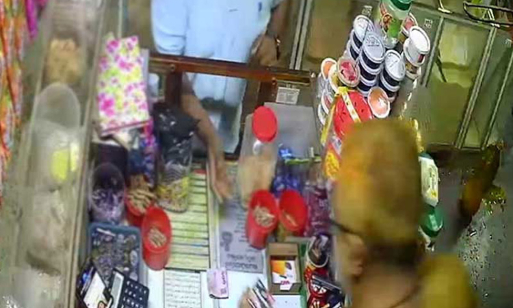 Four arrested for robbing store at gunpoint in Galle
