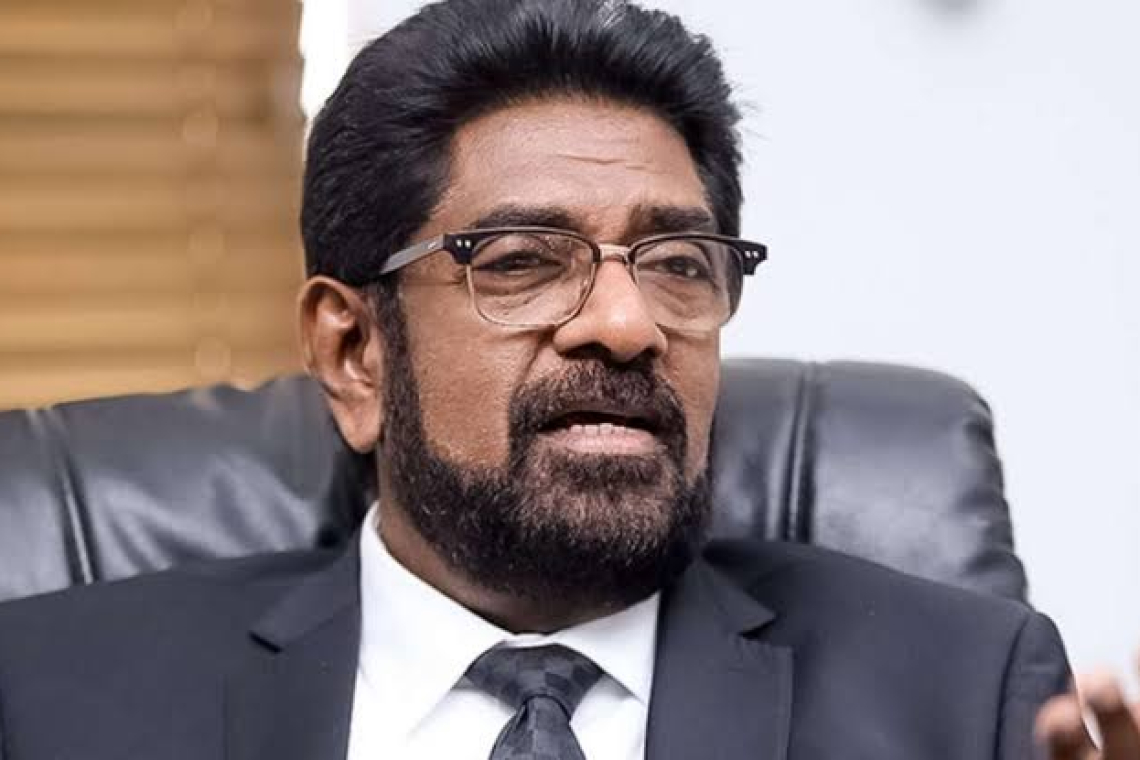 කෙහෙළියගේ කාර්ය මණ්ඩලයට සේවයකින් පහළොවක් නමට දාලා--ගිණුම්වල සල්ලි වලින් චිත්රපට නරඹා පීසා කාලා අල්ලස් කොමිසම උසාවියට දන්වයි