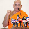 පොසොන් උළෙලේ පාකිං ටිකට් කඩන්න ආ මාලිමා සභාපතිට මිහින්තලේ නාහිමි කන හරහා දෙසයි….! 