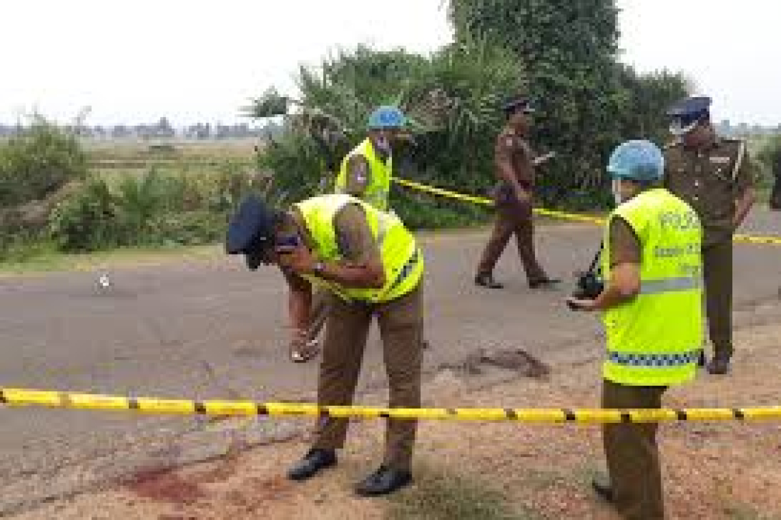 කලුතර විදුලි සේවකයෙකු කපා කොටා ඝාතනය කෙරේ