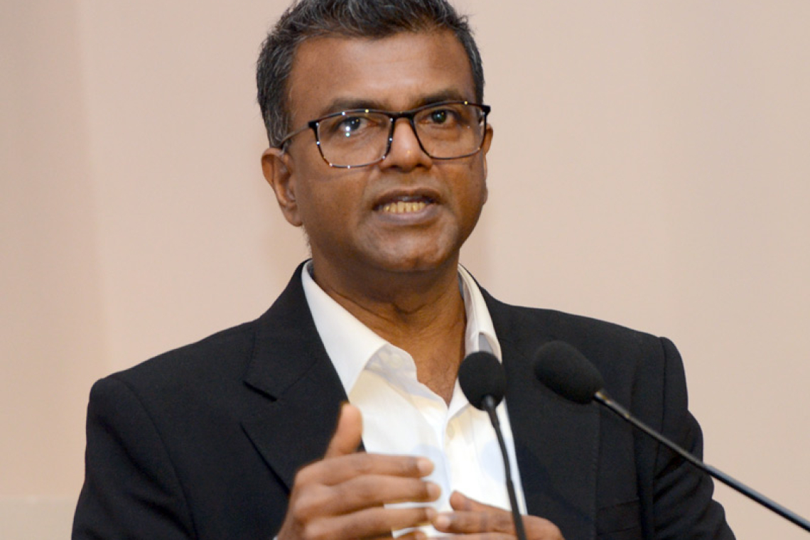 නියෝජ්‍ය අමාත්‍ය හර්ෂණ සූරියප්පෙරුම මන්ත්‍රී ධුරයෙන් ඉල්ලා අස්වෙයි 