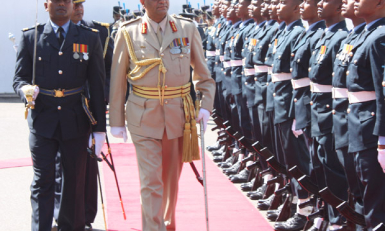 හිටපු හමුදා ලොක්කො පිරිසක් පසුපස සී.අයි.ඩී.ය 