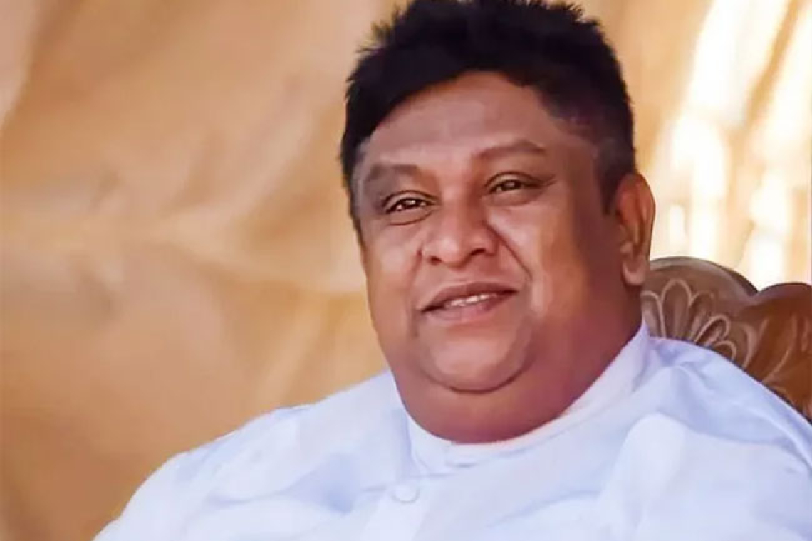 මෙරට මහජන ආරක්ෂාව මෙහෙයවන්නේ ඩුබායිවලින් පාර්ලිමේන්තුවේදී මම තමයි මුලින්ම කිව්වේ මට ඉංග්රීසි බෑ කියලා.. දැන් බලනකොට ඔක්කොම කපුටාස්ලා-- පාර්ලිමේන්තු මන්ත්රී චාමර සම්පත්