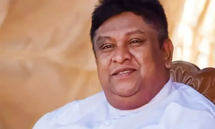 මෙරට මහජන ආරක්ෂාව මෙහෙයවන්නේ ඩුබායිවලින් පාර්ලිමේන්තුවේදී මම තමයි මුලින්ම කිව්වේ මට ඉංග්‍රීසි බෑ කියලා.. දැන් බලනකොට ඔක්කොම කපුටාස්ලා-- පාර්ලිමේන්තු මන්ත්‍රී චාමර සම්පත්