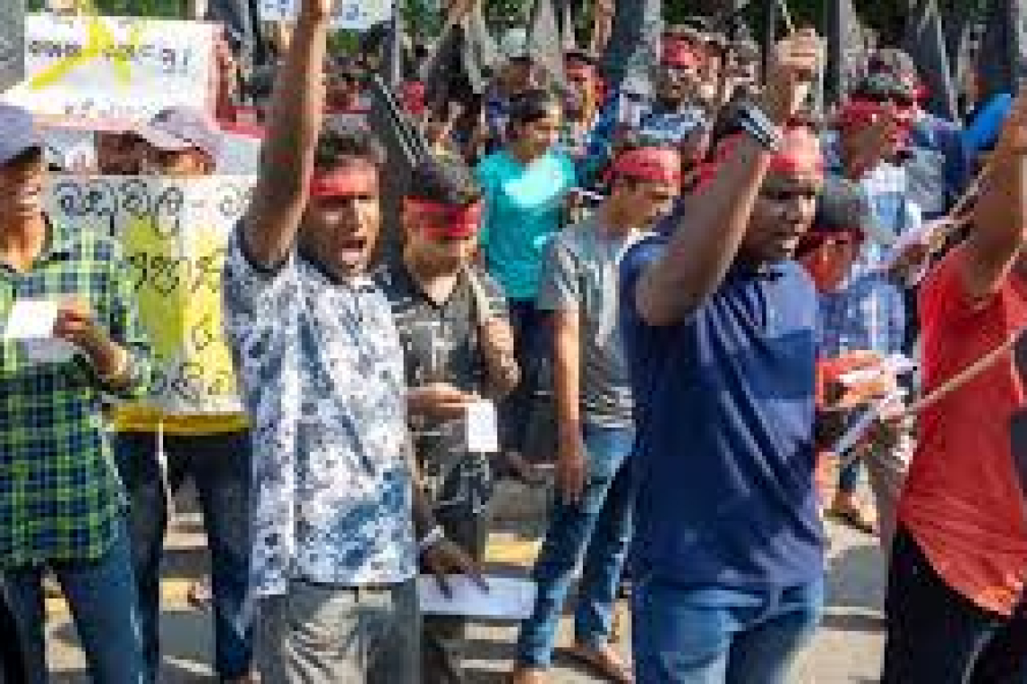 යෞවන සමාජ මාලිමාකරණයෙන් බේරගන්න තරුණ තරුණියන් දැවැන්ත විරෝධතාවයක