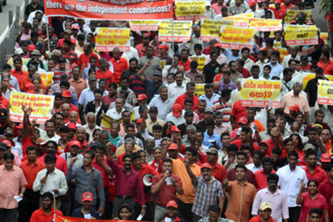 පැලවත්තේ ජවිපෙ කාර්යාලය ඉදිරියේ විරෝධතා.. පොලිසිය කැදවයි.. උණුසුම් තත්වයක්….
