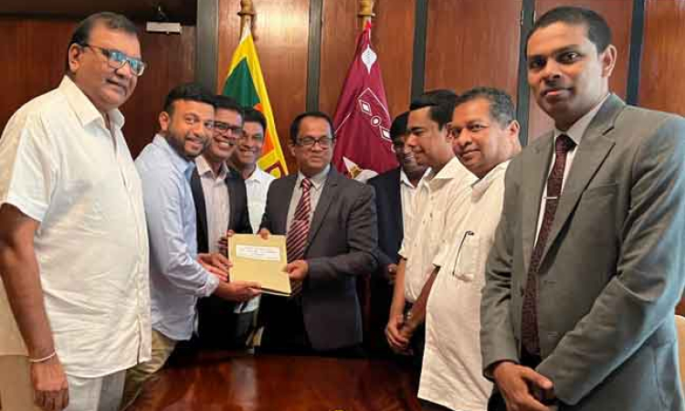 ආරක්‍ෂක නි.ඇමැතිට එරෙහි විපක්‍ෂයේ විශ්වාසභංගය කථානායකට භාර දෙයි