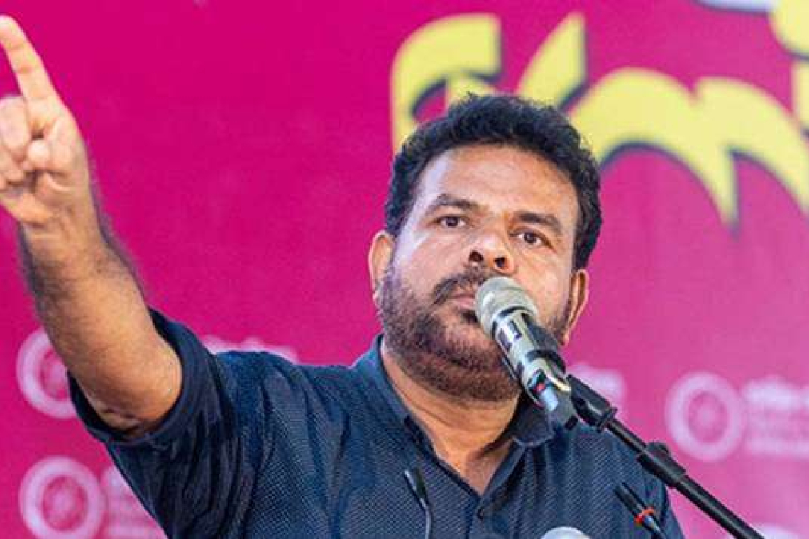 ආණ්ඩුවට ගොවීන්ගෙන් කුණු බැණුම්...නාමල් කරුණාරත්නත් ගුටි නොකා බේරෙයි,.... 