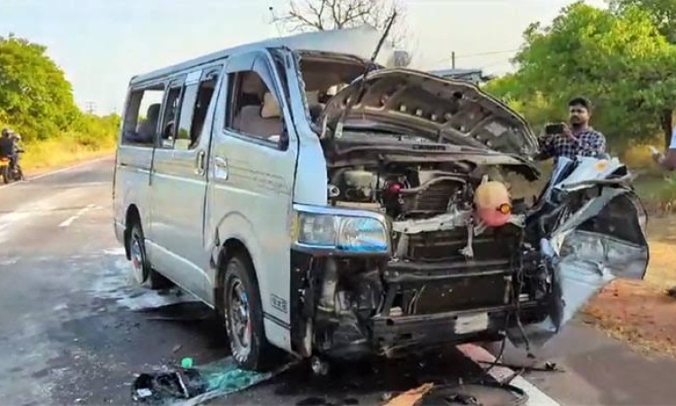 ඊයෙත් රිය අනතුරු රැසක්... හයක් මරුට