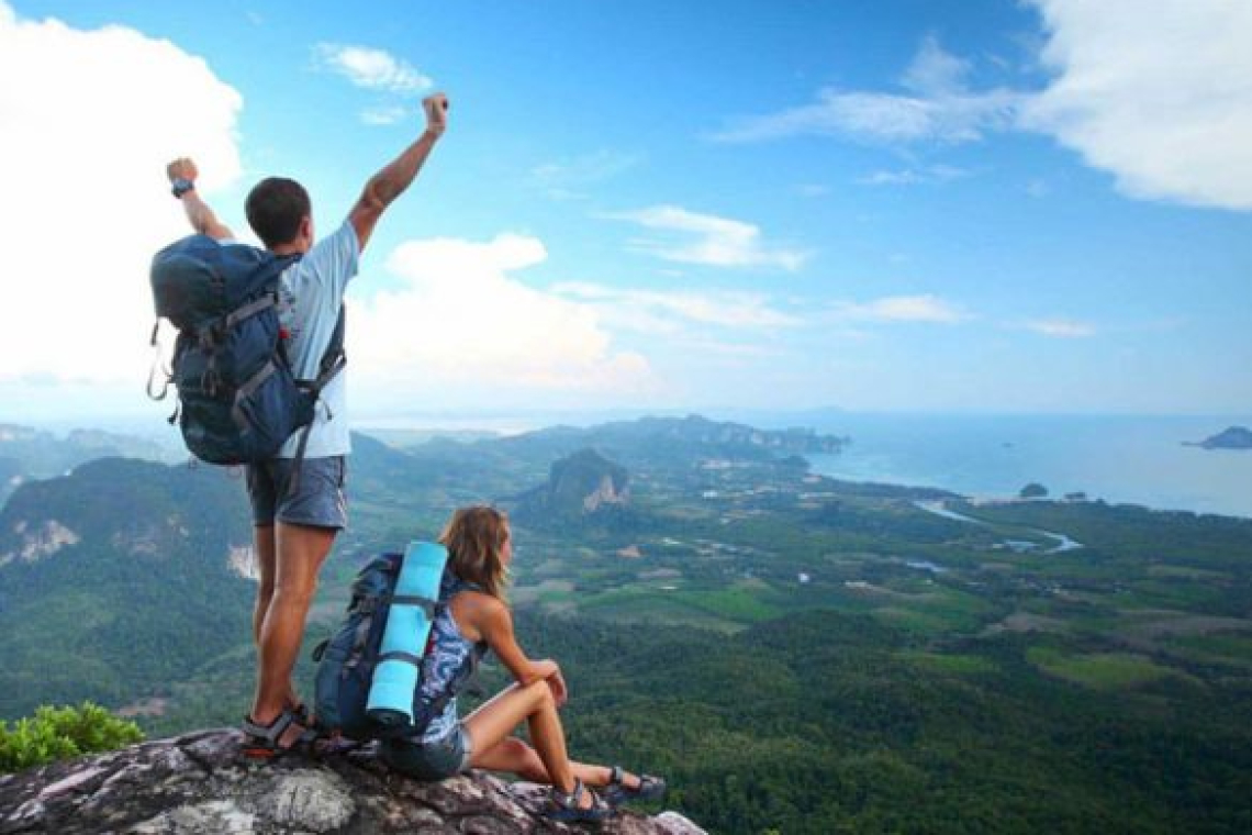 මේ වසරේ මාස 10ට සංචාරකයෝ ලක්ෂ 18ක් ඇවිත්