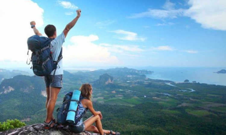 මේ වසරේ මාස 10ට සංචා­ර­කයෝ ලක්ෂ 18ක් ඇවිත්