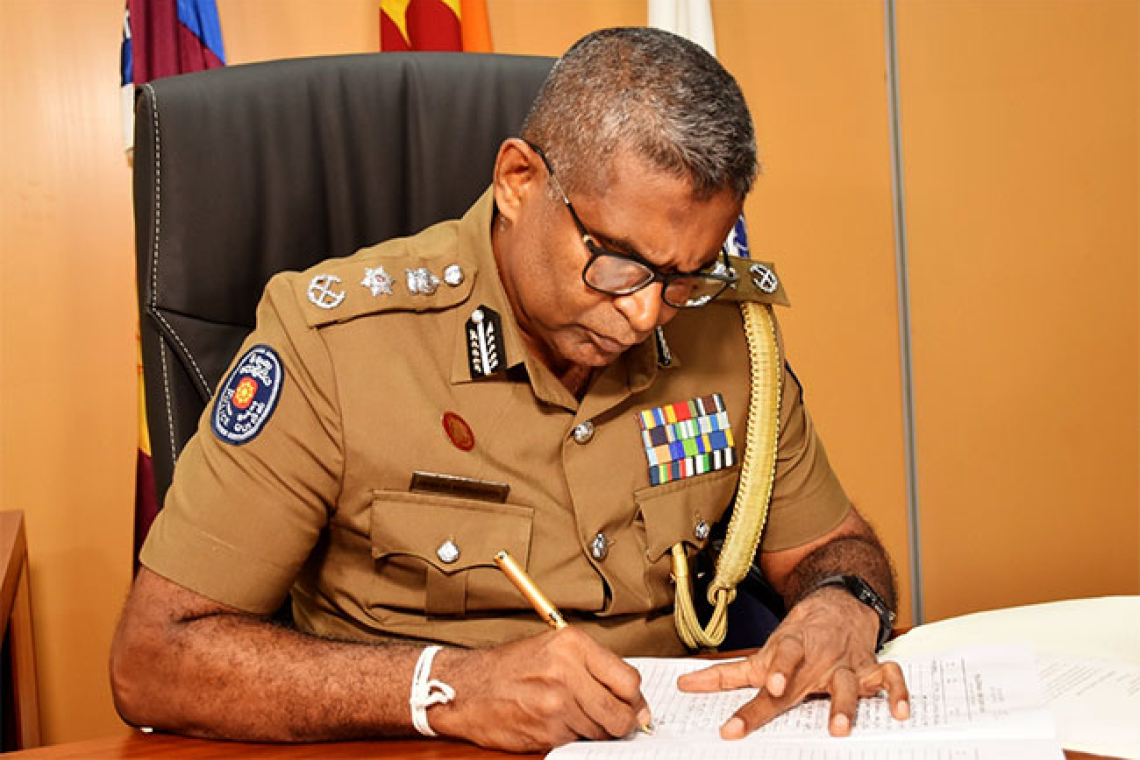 පොලිස්පති පාර්ලිමේන්තුව හමුවට කැඳවන්න විපක්ෂය කථානායකවරයාට දන්වයි  