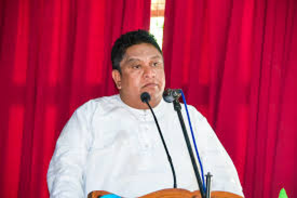 ලස්සන කෙල්ලෙක් උස්සන් ඇමති වසන්ත සමරසේකර ස්විස්ටර්ලන්තයට යන්න හැදුවා – චාමර