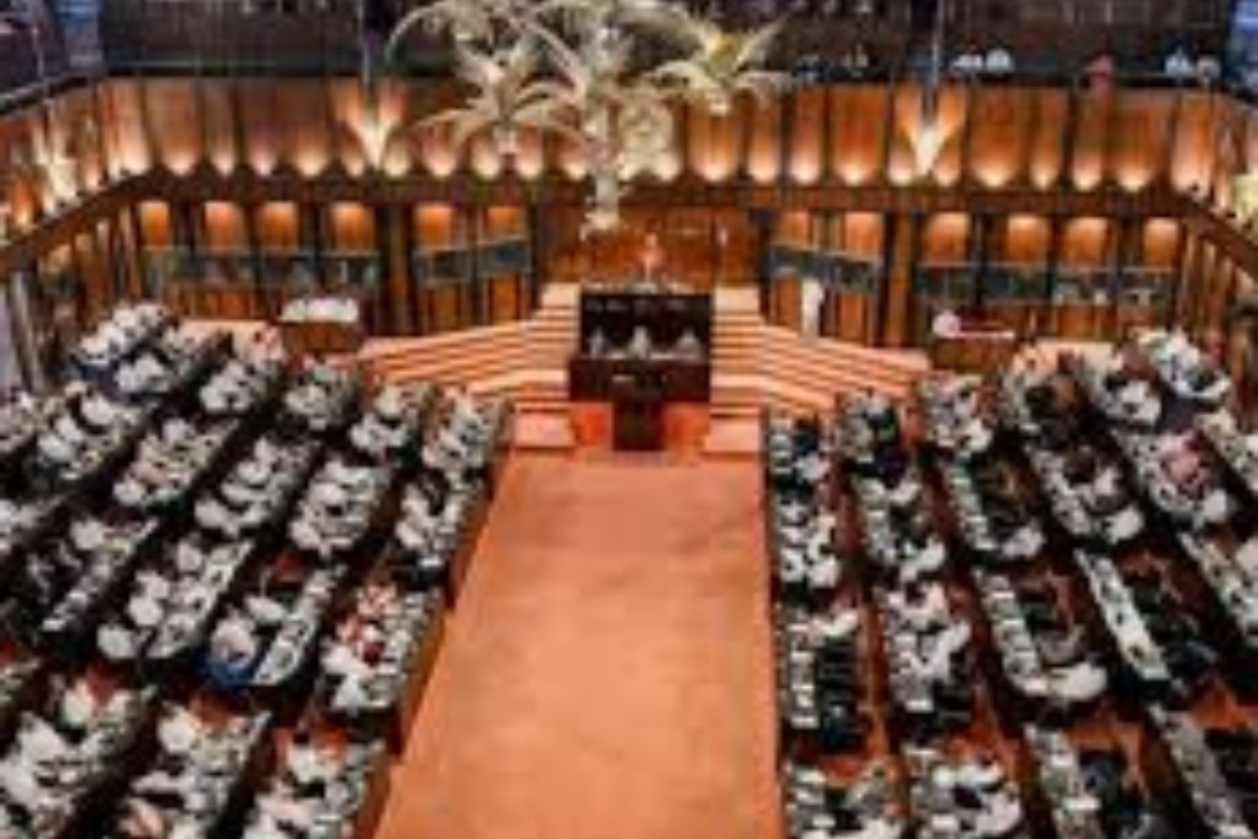 පාර්ලිමේන්තුව තුළදී මන්ත්‍රීවරියන්ට සිදුවන අපහාස වැළැක්වීමට නව යෝජනාවක්