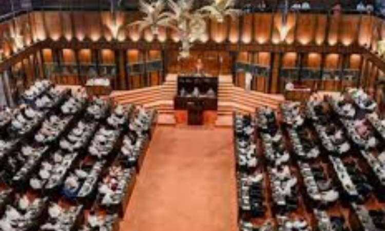පාර්ලිමේන්තුව තුළදී මන්ත්‍රීවරියන්ට සිදුවන අපහාස වැළැක්වීමට නව යෝජනාවක්