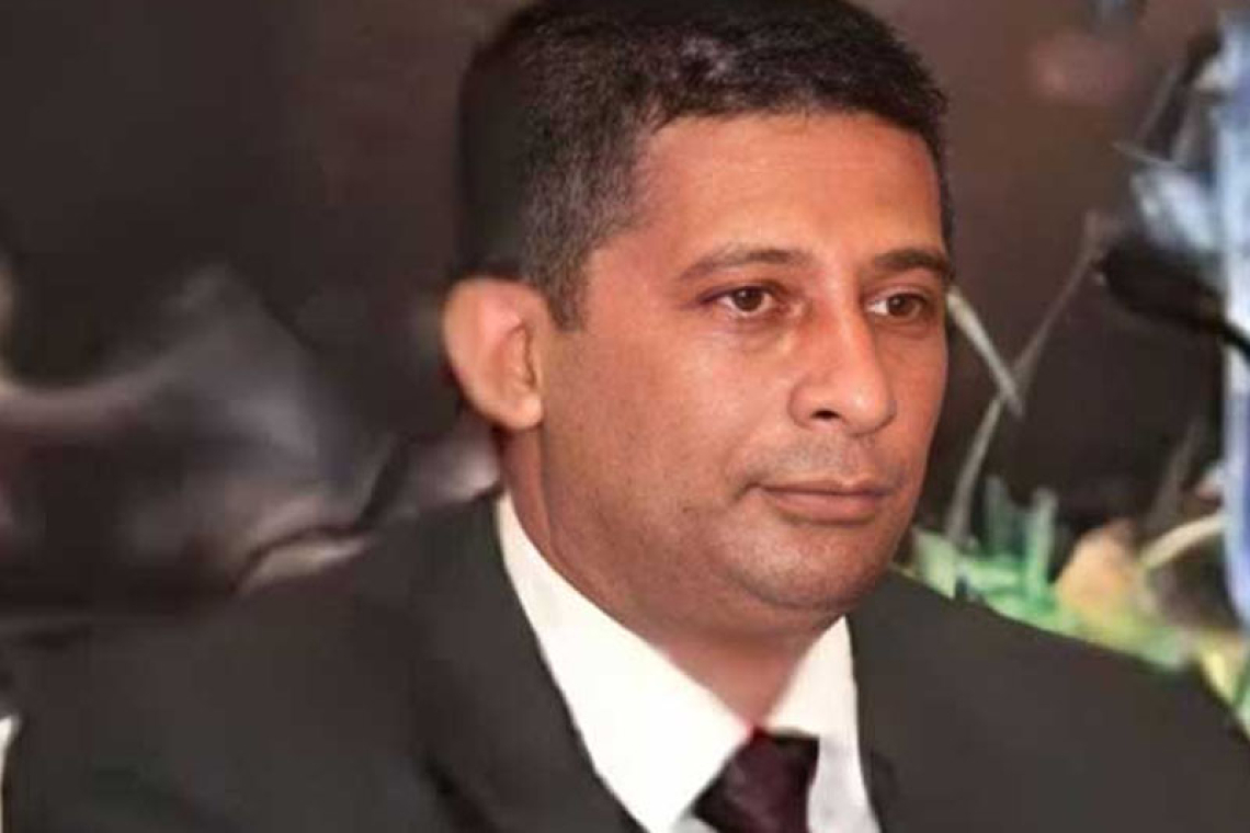 පුතාට පියාව බලන්න පොලිස් වාර්තා ගෙන එන්න කියයි ! -  සලේගේ පුතාව පැය තුනක් රස්තියාදු කර ගෙදර යවයි