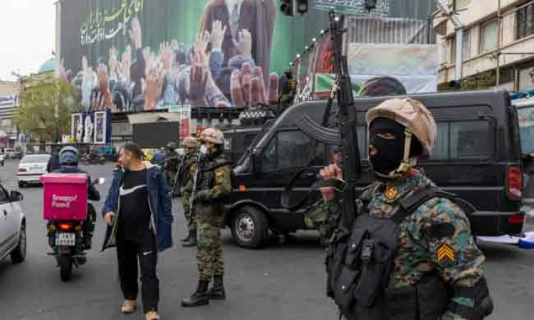 අභ්‍යන්තර තොරතුරු ලබාදීමේ චෝදනාවට ඉරානයේදී පුද්ගලයන් 500ක් අත්අඩංගුවට