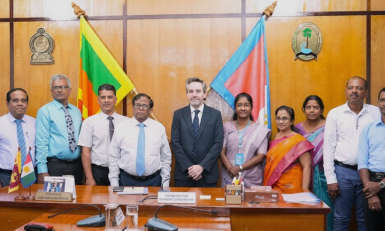 උතුරේ ඉඩම් අයිතිය නිරවුල් කිරීමට බැරි වීම ගැන ආණ්ඩුකාරයා UN එකට තොරතුරු දෙයි