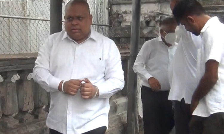 සජින් වාස් අධිකරණයට