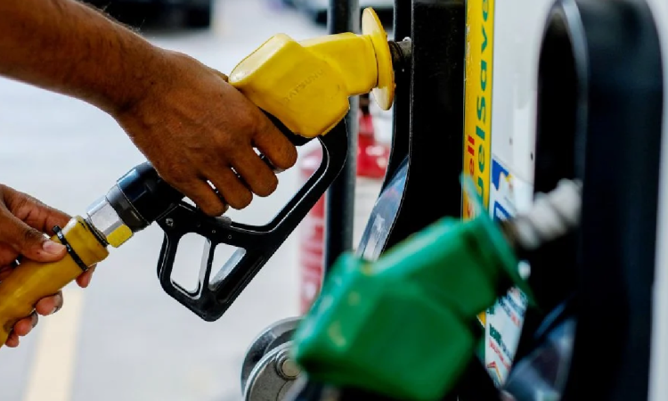 මැති ඇමතිවරුන්ගේ ඉන්ධන කෝටාව ස්වෙච්ඡාවෙන්ම තුනෙන් එකකින් අඩු කරගෙන