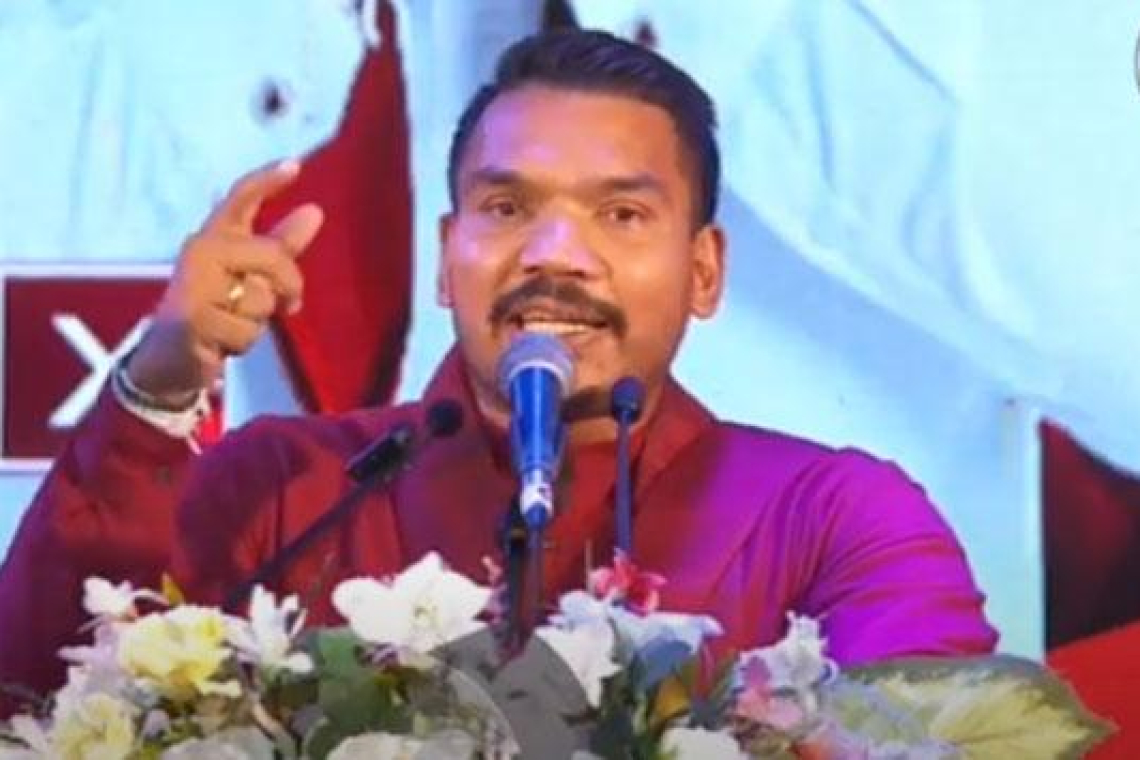 ගල් අඟුරු වංචනිකයින් රකිනවා නම් ජනපතිත් ඒ පිටුපස ඉන්නවා: නාමල්