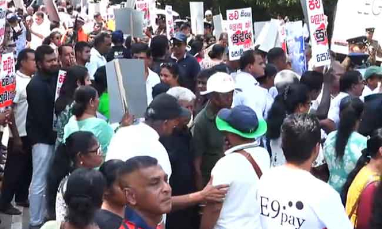 පාර්ලිමේන්තුව ඉදිරිපිට සජබෙන් විරෝධතාවක්