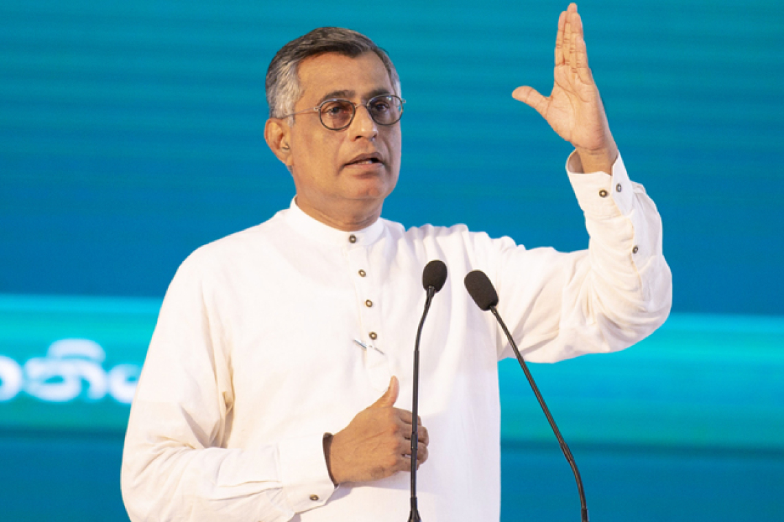 මගෙ ෆෝන් එක දෙන්න බැහැ - චම්පික රණවක