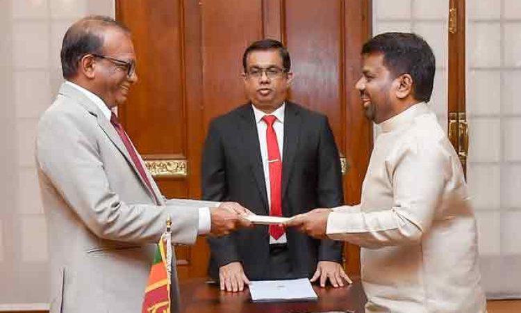 අනුර කරුණාතිලක බලශක්ති අමාත්‍ය ධුරයේ දිවුරුම් දෙයි