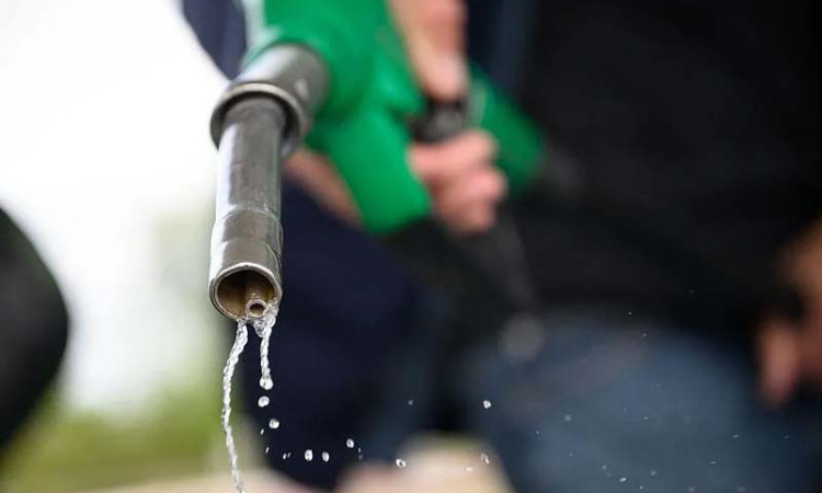 ඇමරිකා-ඉරාන සාම සාකච්ඡා පිළිබඳ මිශ්‍ර සංඥා මධ්‍යයේ තෙල් මිල යළි ඉහළ යයි