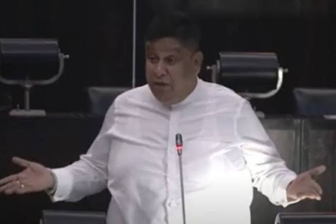  චාමර සම්පත් පාර්ලිමේන්තු සභා ගැබෙන් ඉවතට !