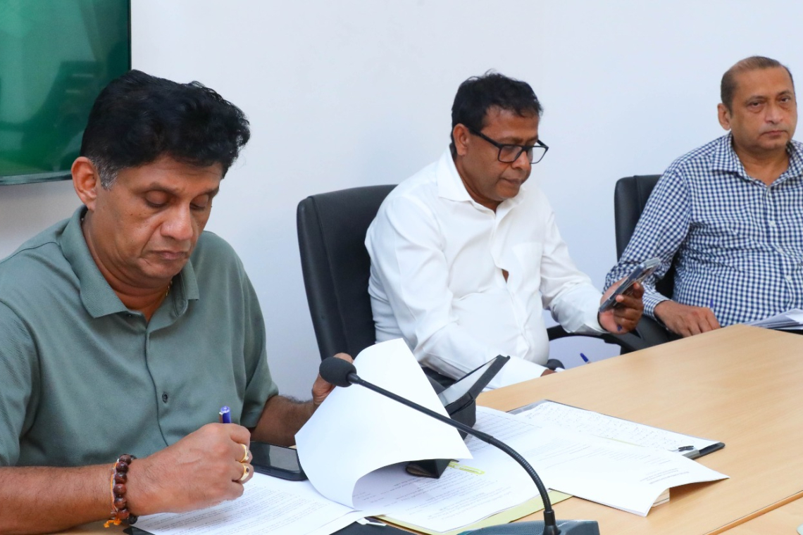 ඩොලරය ඉහළ යාම ගැන හදීසි සාකච්ඡාවකට විපක්ෂ නායක සජිත් විපක්ෂයේ පක්ෂ සහ සෙසු පාර්ශ්වකරුවන් කැඳවයි 