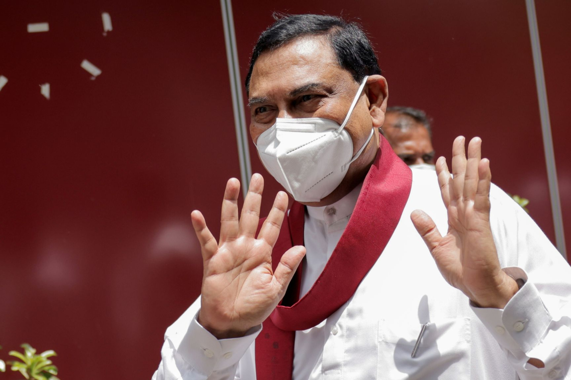 බැසිල් අත්අඩංගුවට ගන්නැයි වරෙන්තු..