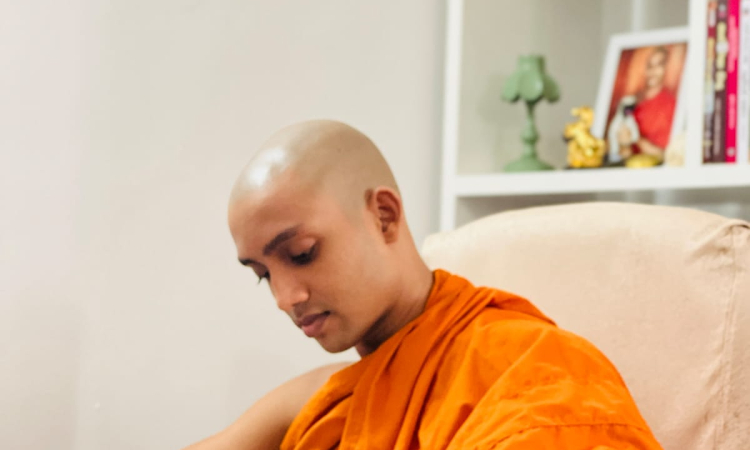 කොළඹ මාලිගාකන්ද විද්‍යොදය පිරිවෙනෙහි අධ්‍යාපනය හදාරන මාරපන සිරි සුජාතවංස පොඩි හාමුදුරුවන් වහන්සේ අධිශීල සංඛ්‍යාත උපසම්පදා ශීලයෙහි පිහිටුවීමේ ශාසනික පුණ්‍ය මහෝත්සවය මෙම මස 11 වන දින 