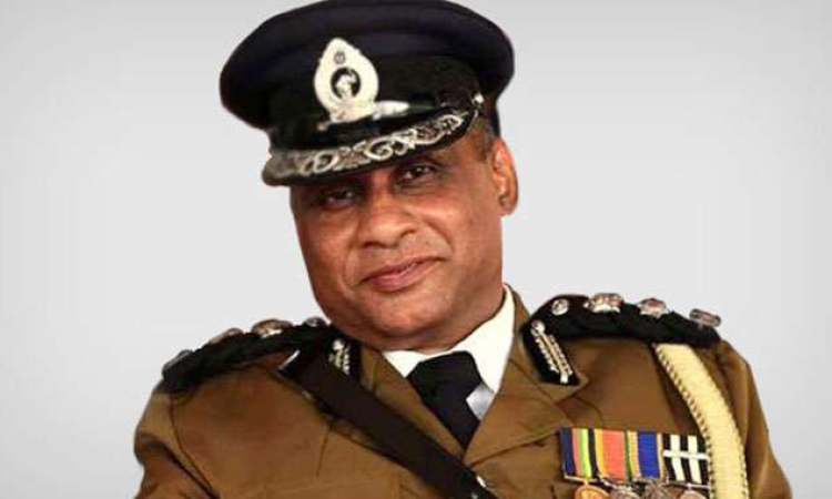 හිටපු පොලිස්පති වෙඩි තබාගෙන සිය දිවි නසාගනී...