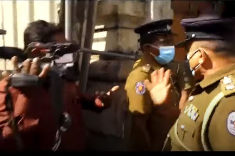 සිරිල් ගාමිණි පියතුමා පැමිණිමත් සමඟ CIDය ළඟ උණුසුම් තත්වයක් (VIDEO)