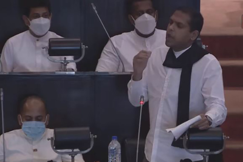 හිට්ලර් උන්මත්තකයෙක් කියලා තහවුරු කරන්න  සෑහෙන කාලයක් ගියා : හරින්ගෙන් දරුණු ප්‍රහාරයක් (VIDEO)